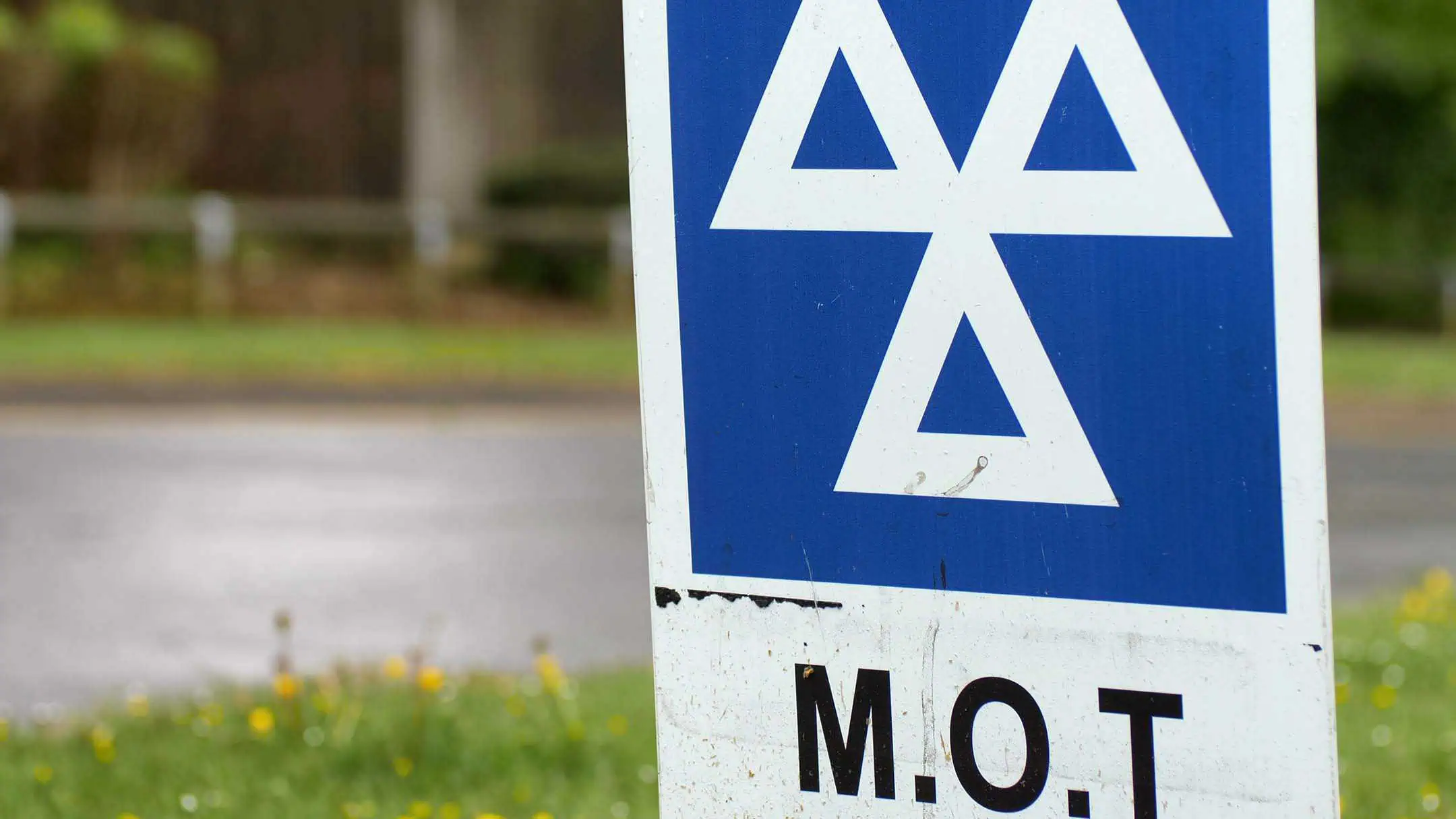 Mot Centre Sign